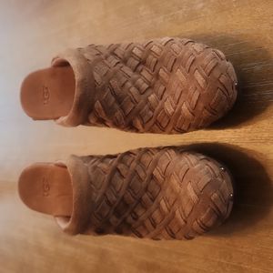 UGG BRAIDED SUEDE WOOD CLOGS
